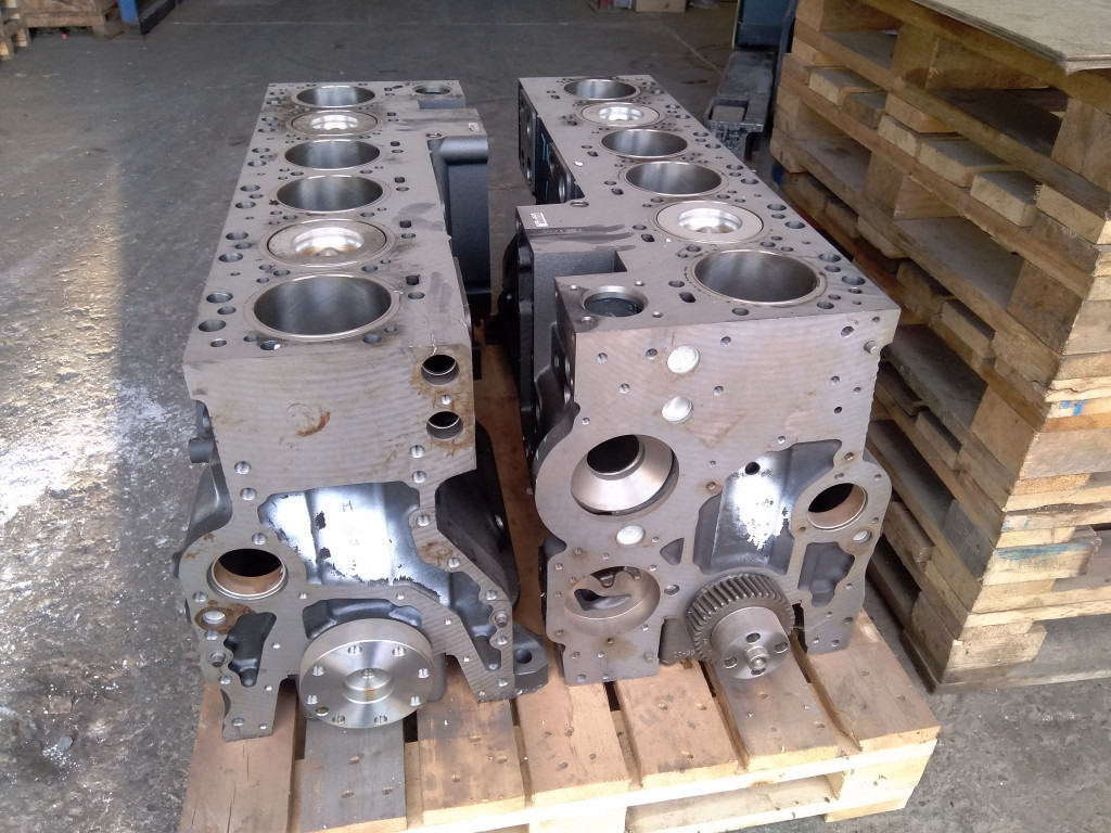 Case J991308 - 429461A1 - Blocco cilindri per Macchina da cantiere: foto 3 Case J991308 - 429461A1 - Blocco cilindri per Macchina da cantiere: foto 3