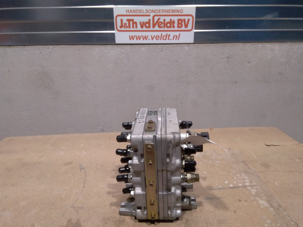 Hitachi 4718275 - 4661021 - Valvola: foto 2 Hitachi 4718275 - 4661021 - Valvola: foto 2