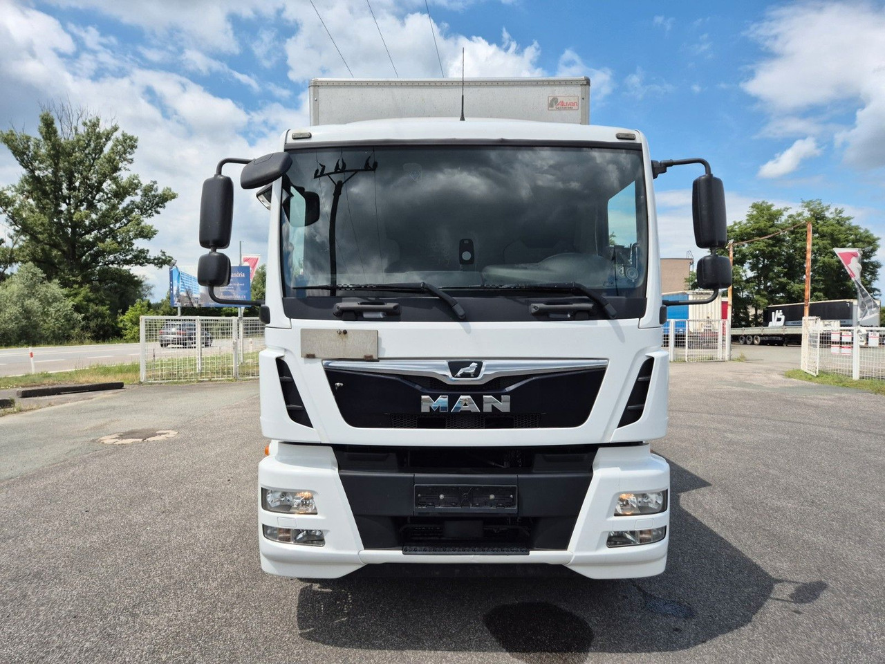 MAN TGM 15.250 - Autocarro furgonato: foto 2 MAN TGM 15.250 - Autocarro furgonato: foto 2