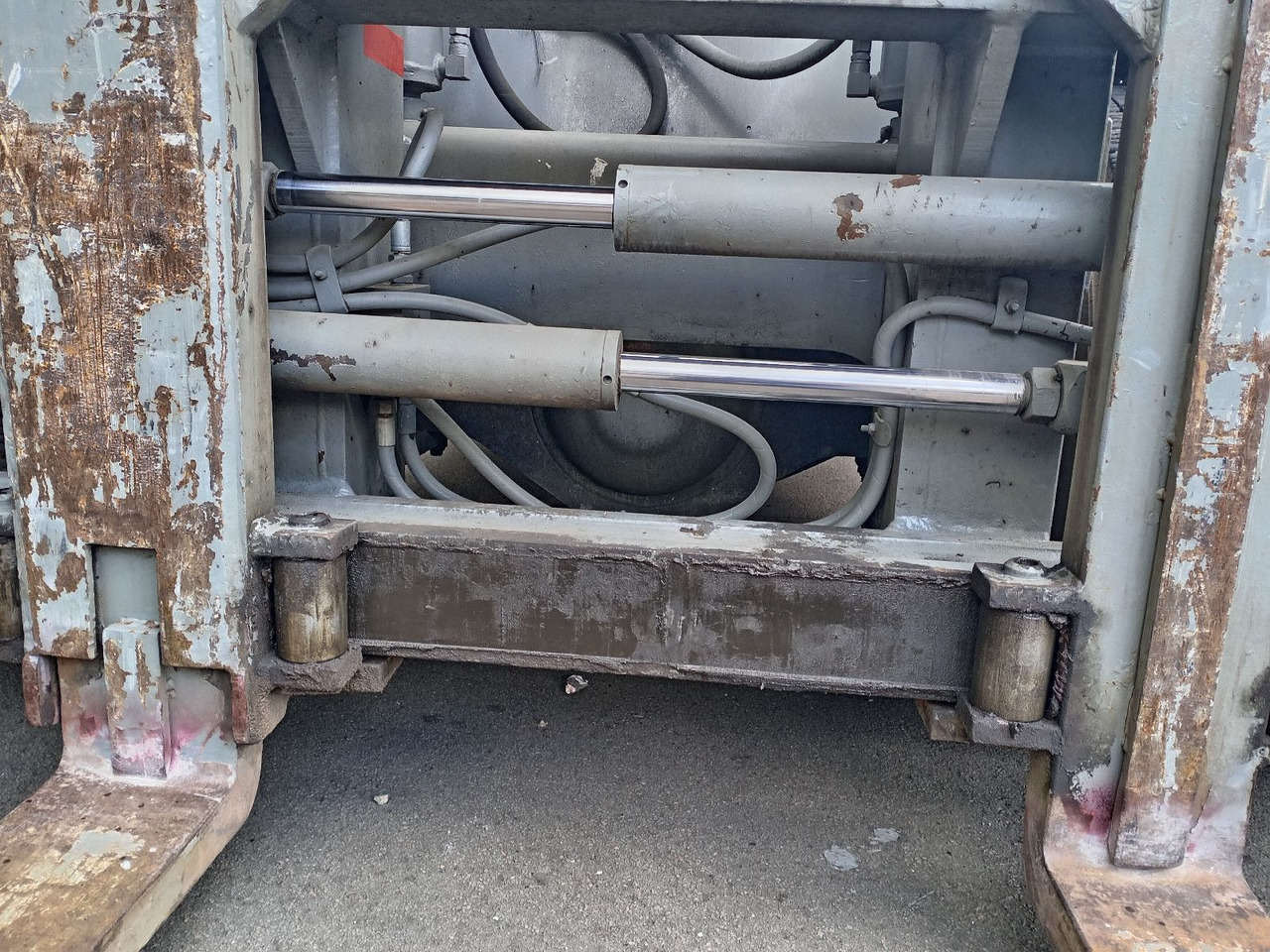 1060-30 - Mezzo di movimentazione: foto 3 1060-30 - Mezzo di movimentazione: foto 3