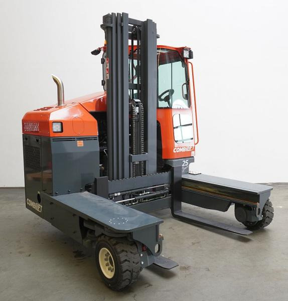 Combilift C4000 - Elevatore 4 vie: foto 1 Combilift C4000 - Elevatore 4 vie: foto 1