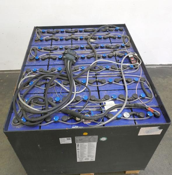 HAWKER 80 Volt 8 PzS 1240 Ah - Batteria: foto 3 HAWKER 80 Volt 8 PzS 1240 Ah - Batteria: foto 3