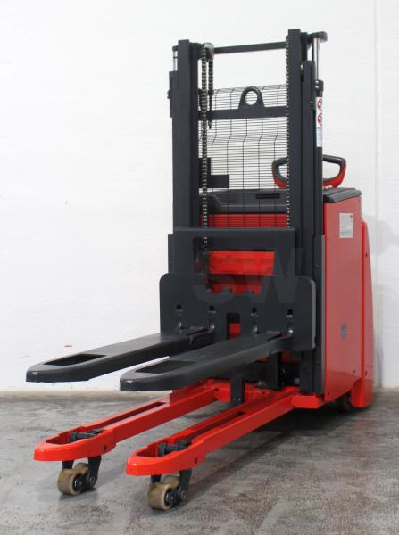 Linde D 10 1163 - Stoccatore: foto 2 Linde D 10 1163 - Stoccatore: foto 2