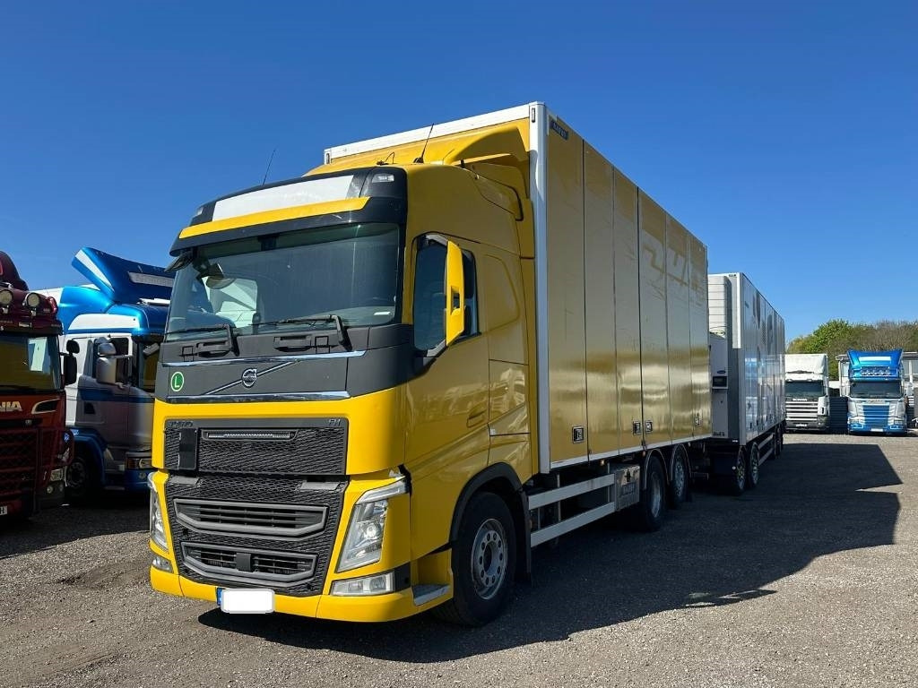 Volvo FH 6*2 serie 1167 - Autocarro furgonato: foto 1 Volvo FH 6*2 serie 1167 - Autocarro furgonato: foto 1