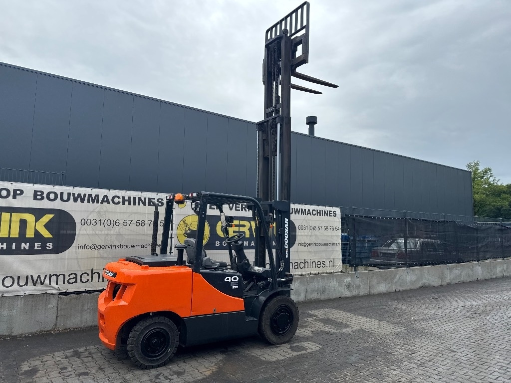Leasing di Doosan D 40 SC-7  Doosan D 40 SC-7: foto 11