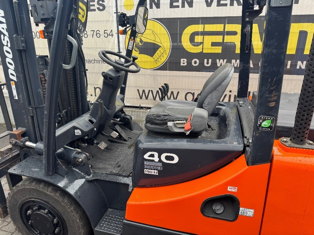 Doosan D 40 SC-7 - Carrello elevatore diesel: foto 3 Doosan D 40 SC-7 - Carrello elevatore diesel: foto 3