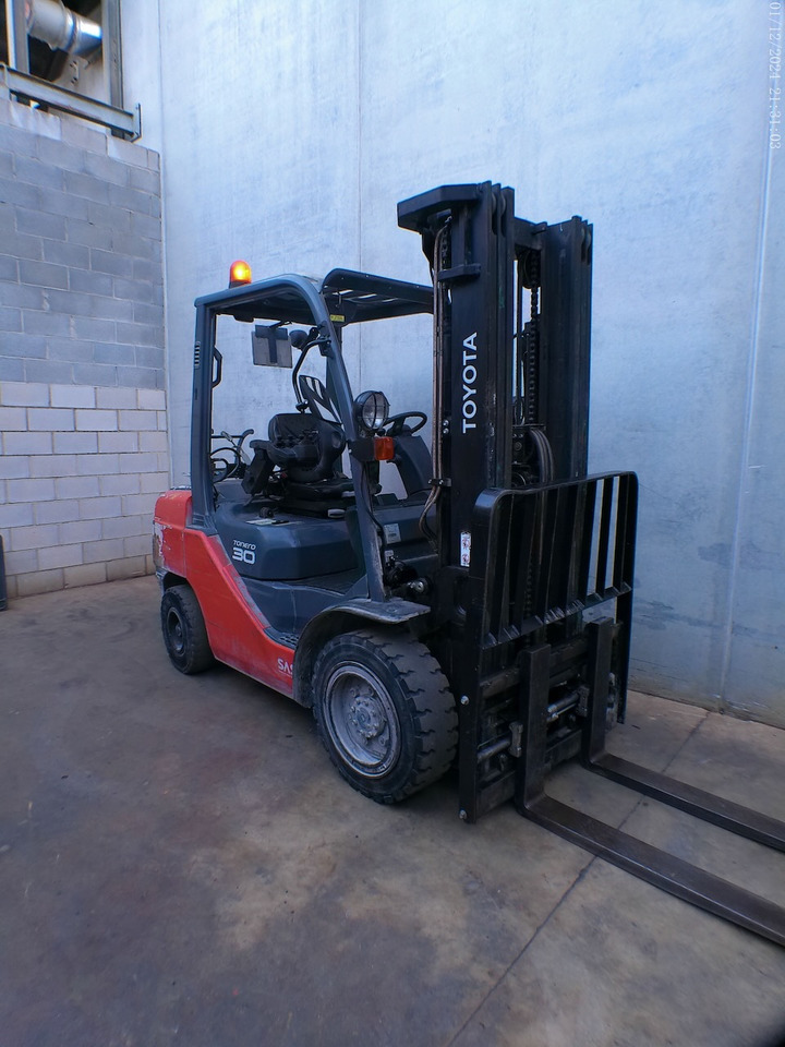 Carrello elevatore a gas Toyota 02-8FGF30 MATRICULADA: foto 1