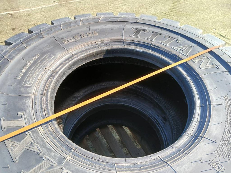 Titan 20.5R25, Nya däck - Cerchi e pneumatici per Macchina da cantiere: foto 2 Titan 20.5R25, Nya däck - Cerchi e pneumatici per Macchina da cantiere: foto 2