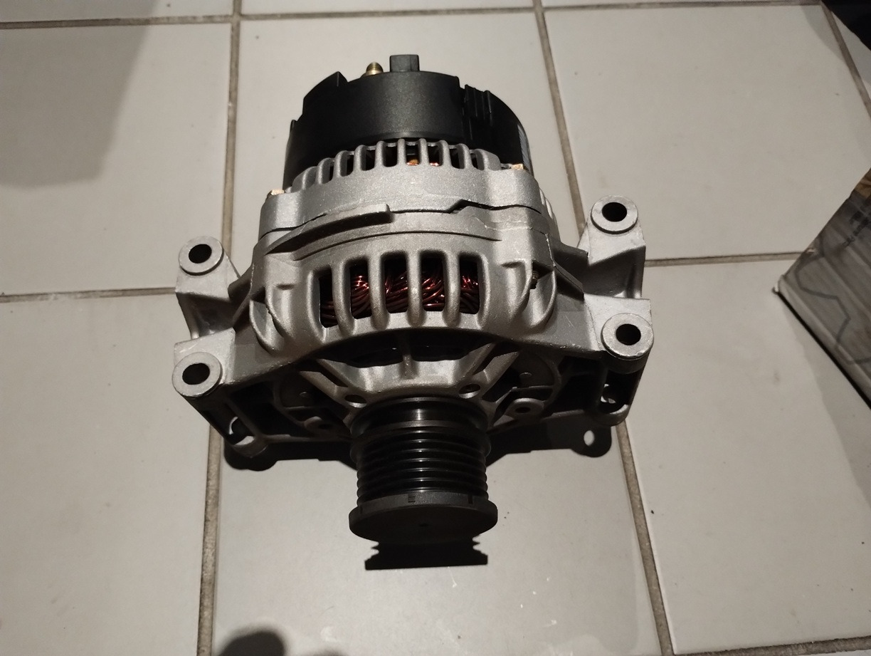 Alternator Mercedes 0111540602 0123320065 90A BOSCH SPRINTER 901 902 903 904 C KLASA - Alternatore per Autobus: foto 1 Alternator Mercedes 0111540602 0123320065 90A BOSCH SPRINTER 901 902 903 904 C KLASA - Alternatore per Autobus: foto 1