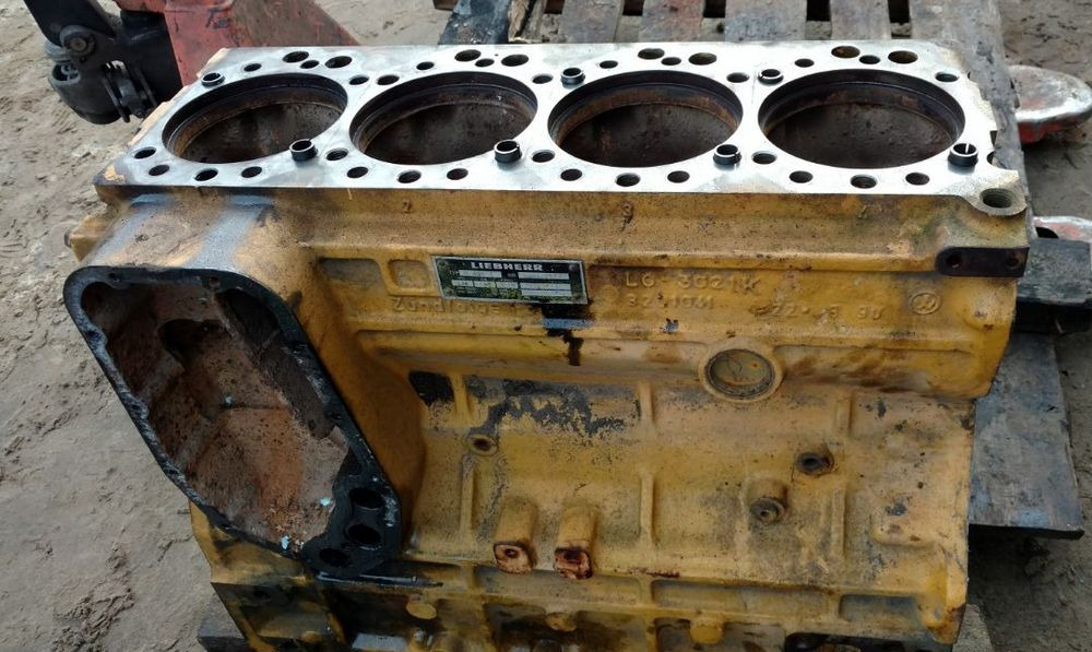 Blok Silnika LIEBHERR D904 D 904 NA 904 T CZĘŚCI WAŁ KORBOWY GŁOWICA TŁOK - Blocco cilindri per Macchina da cantiere: foto 3 Blok Silnika LIEBHERR D904 D 904 NA 904 T CZĘŚCI WAŁ KORBOWY GŁOWICA TŁOK - Blocco cilindri per Macchina da cantiere: foto 3