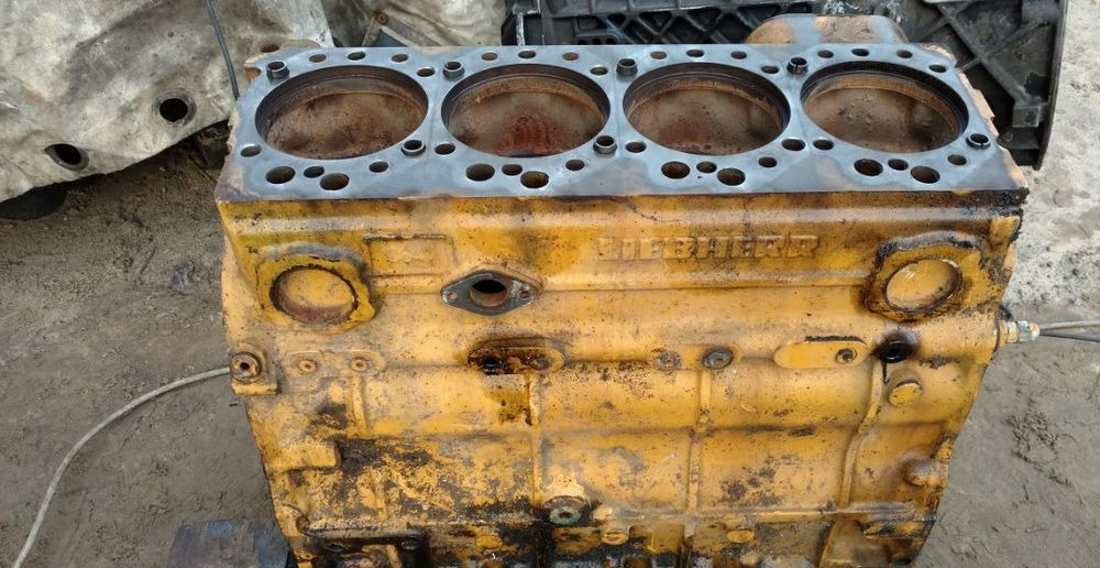 Blok Silnika LIEBHERR D904 D 904 NA 904 T CZĘŚCI WAŁ KORBOWY GŁOWICA TŁOK - Blocco cilindri per Macchina da cantiere: foto 4 Blok Silnika LIEBHERR D904 D 904 NA 904 T CZĘŚCI WAŁ KORBOWY GŁOWICA TŁOK - Blocco cilindri per Macchina da cantiere: foto 4