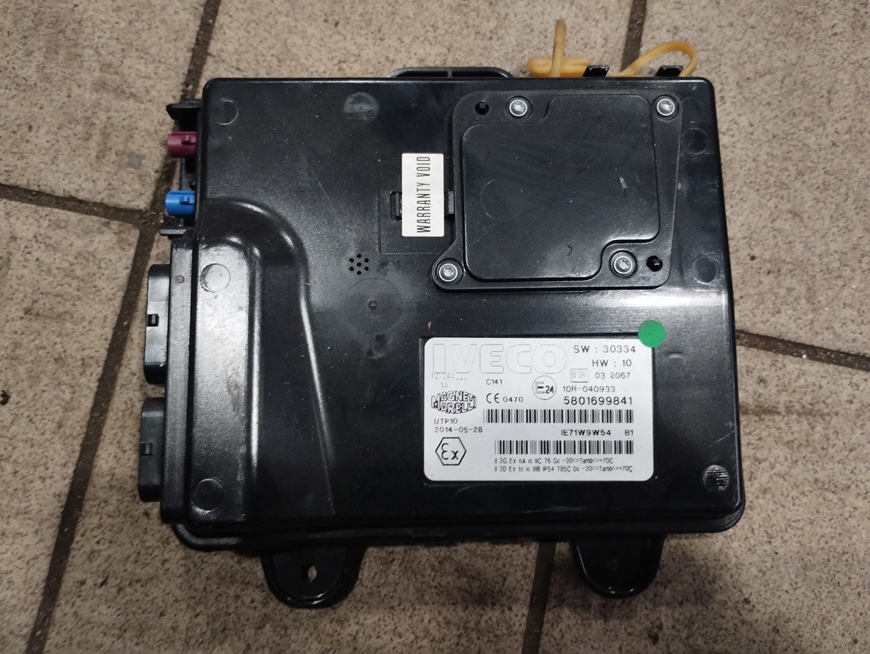 MODUŁ STEROWNIK TELEMATYKI IVECO STARLIS HI-WAY E6 5801699841 - Cabina e interni: foto 1 MODUŁ STEROWNIK TELEMATYKI IVECO STARLIS HI-WAY E6 5801699841 - Cabina e interni: foto 1
