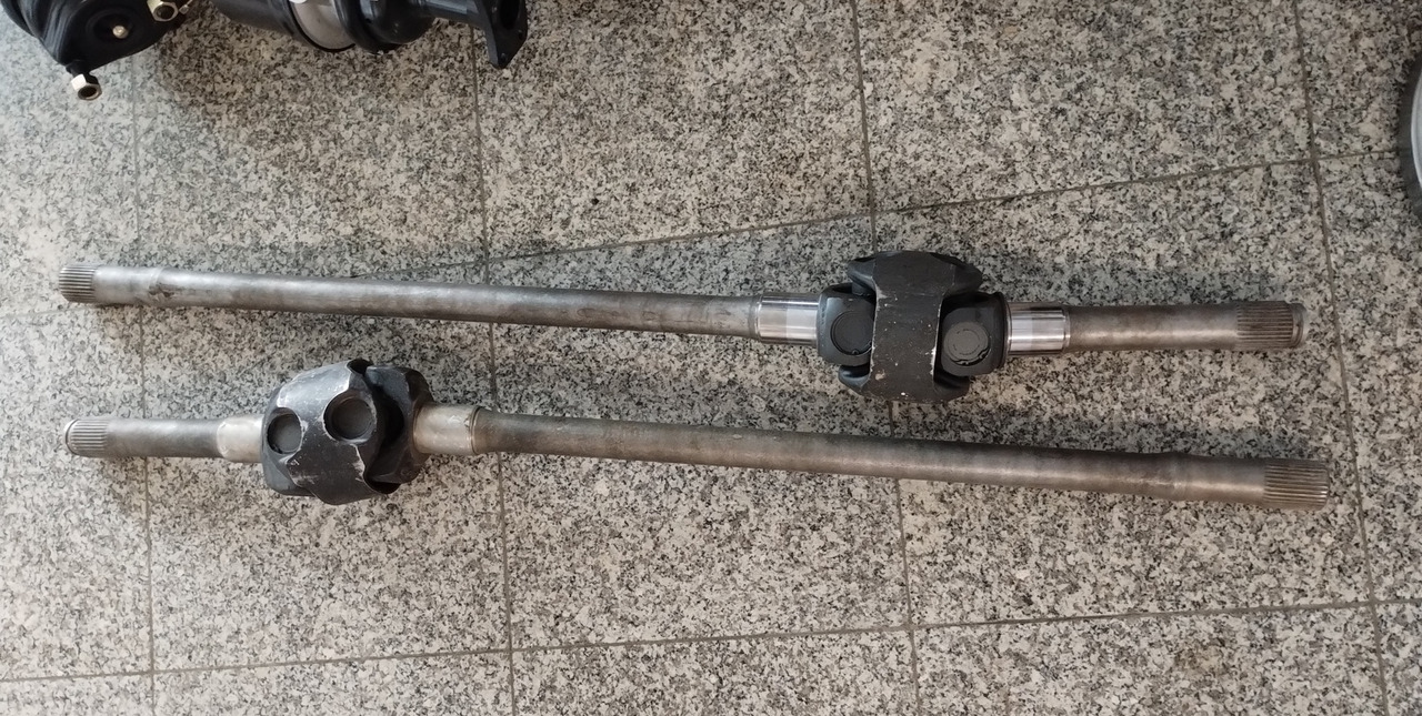 MAN PÓŁOŚ NAPĘDOWA DRIVE SHAFT MAN F90 F2000 TGA 4X4 6X6 8X6 8X8 81364026511 81364029511 - Ricambi: foto 1 MAN PÓŁOŚ NAPĘDOWA DRIVE SHAFT MAN F90 F2000 TGA 4X4 6X6 8X6 8X8 81364026511 81364029511 - Ricambi: foto 1