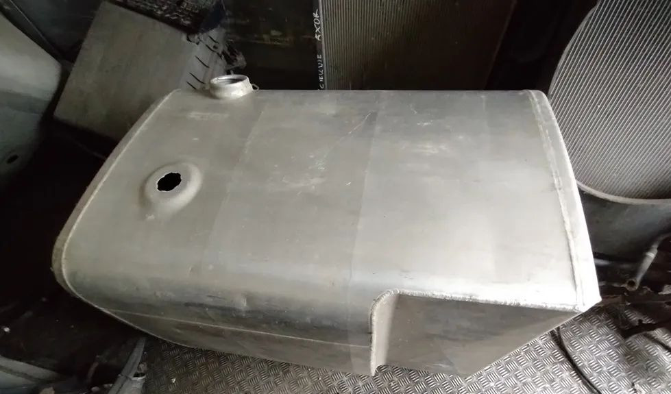 Zbiornik paliwa IVECO 100x70x70 450 LIT - Serbatoio carburante per Camion: foto 3 Zbiornik paliwa IVECO 100x70x70 450 LIT - Serbatoio carburante per Camion: foto 3