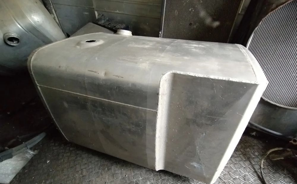 Zbiornik paliwa IVECO 100x70x70 450 LIT - Serbatoio carburante per Camion: foto 2 Zbiornik paliwa IVECO 100x70x70 450 LIT - Serbatoio carburante per Camion: foto 2