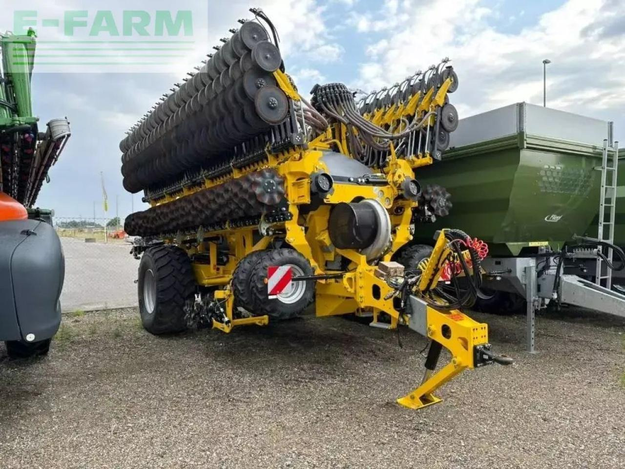Bednar efecta ce 12000 db - Seminatrice combinata: foto 1 Bednar efecta ce 12000 db - Seminatrice combinata: foto 1