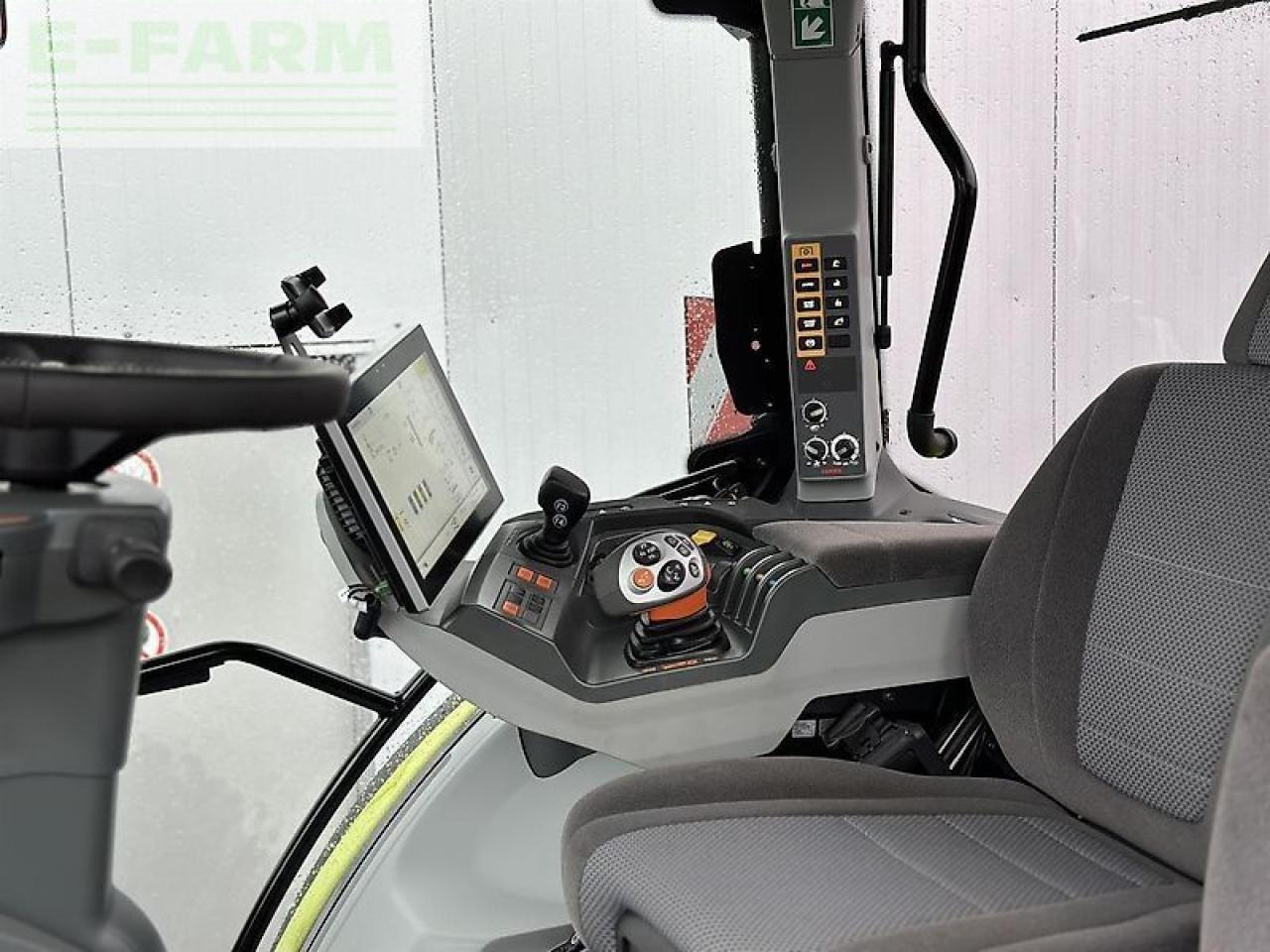 CLAAS arion 550 cebis cmatic a95 CMATIC CEBIS - Trattore: foto 4 CLAAS arion 550 cebis cmatic a95 CMATIC CEBIS - Trattore: foto 4
