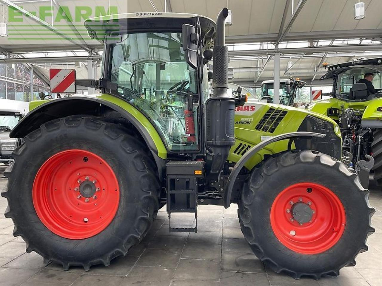 CLAAS arion 550 hexashift cis HEXASHIFT CIS - Trattore: foto 2 CLAAS arion 550 hexashift cis HEXASHIFT CIS - Trattore: foto 2