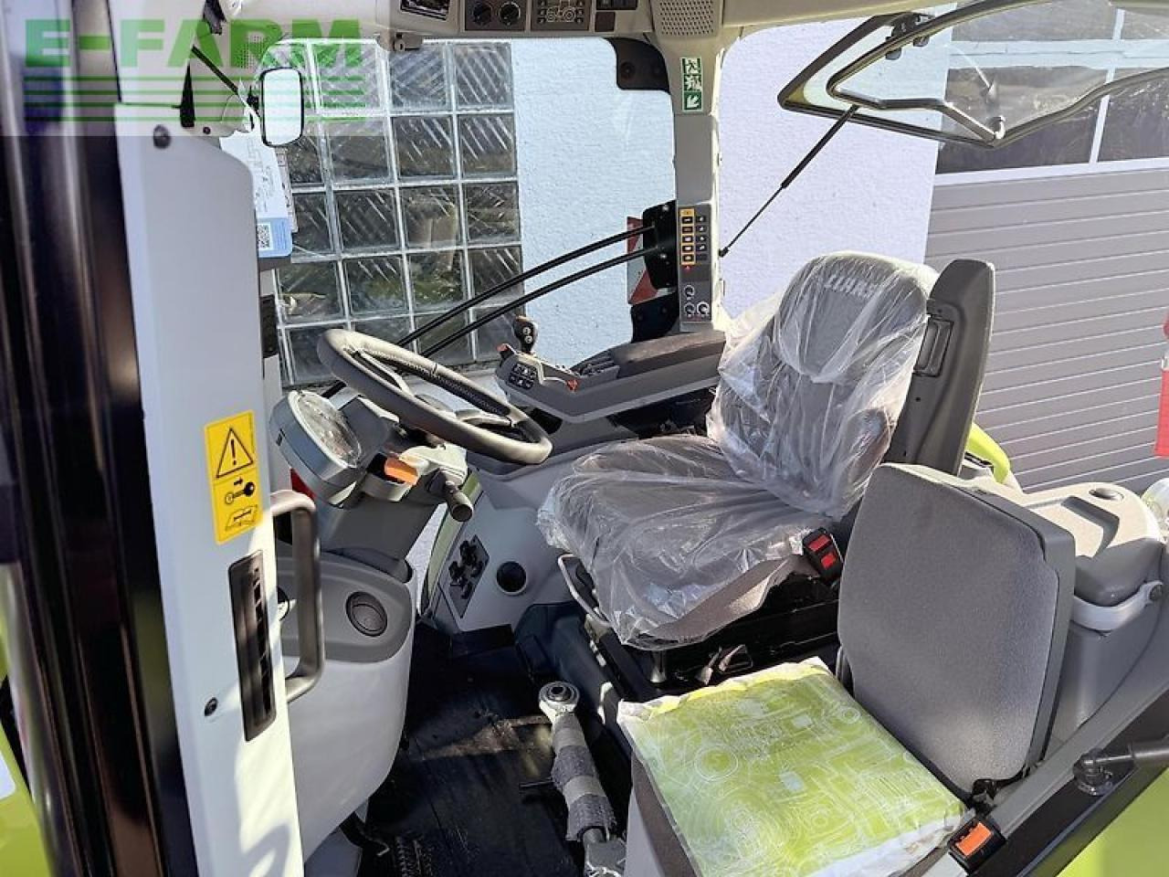 CLAAS arion 630 cis+ hexashift stage v a96 HEXASHIFT CIS+ - Trattore: foto 4 CLAAS arion 630 cis+ hexashift stage v a96 HEXASHIFT CIS+ - Trattore: foto 4