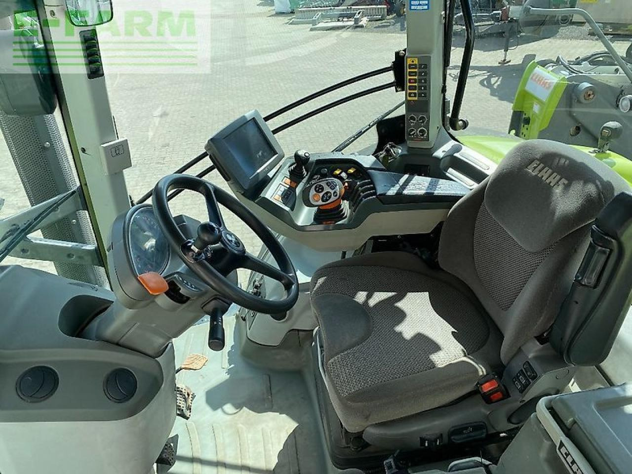 CLAAS axion 830 cmatic CMATIC - Trattore: foto 4 CLAAS axion 830 cmatic CMATIC - Trattore: foto 4