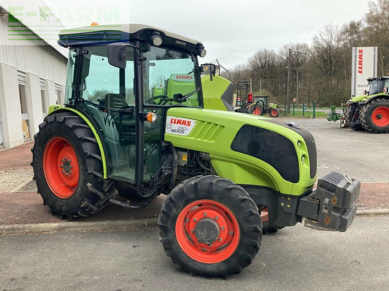 CLAAS nexos 230 f 4rm F - Trattore: foto 1 CLAAS nexos 230 f 4rm F - Trattore: foto 1