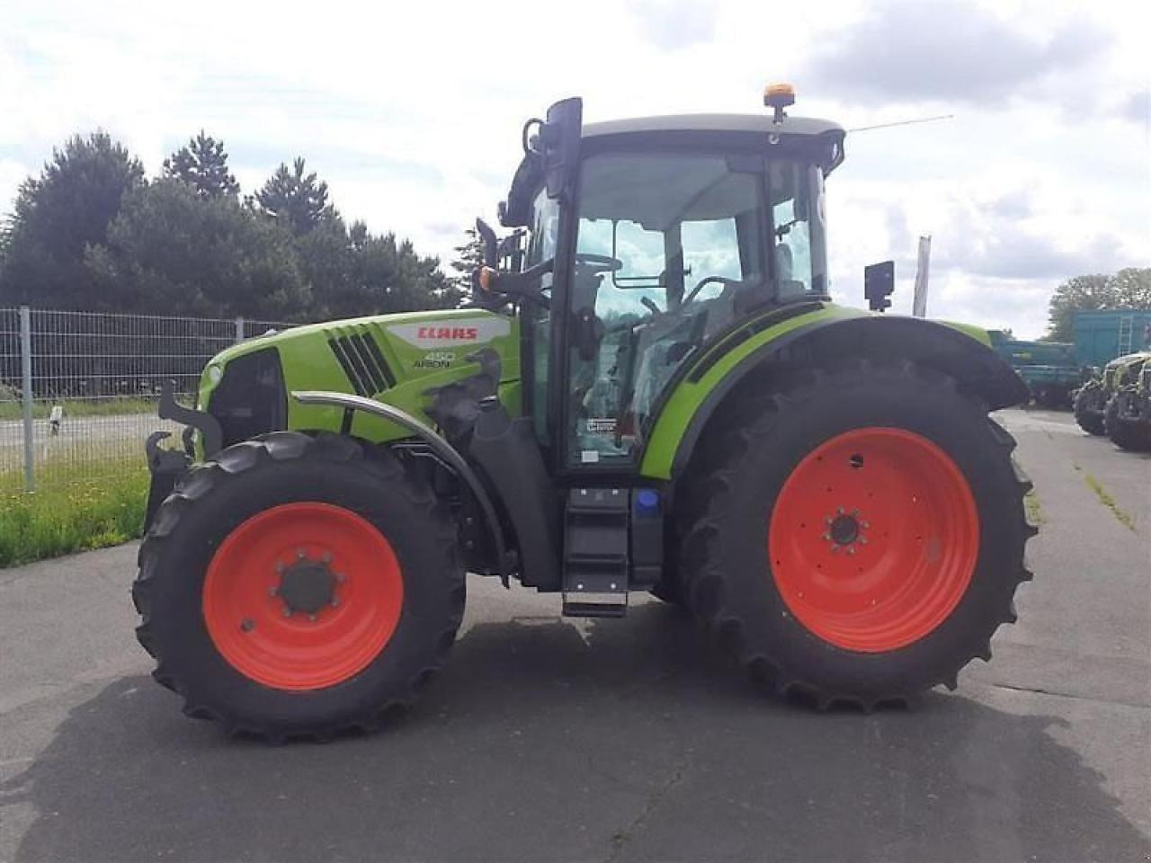 CLAAS traktor arion 450 cis+ CIS+ - Trattore: foto 1 CLAAS traktor arion 450 cis+ CIS+ - Trattore: foto 1
