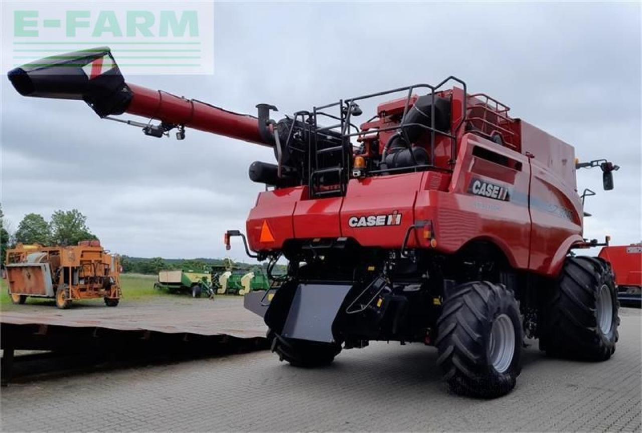 Case-IH axial flow 8240 med 30 fods vario skærebord - Mietitrebbia: foto 2 Case-IH axial flow 8240 med 30 fods vario skærebord - Mietitrebbia: foto 2