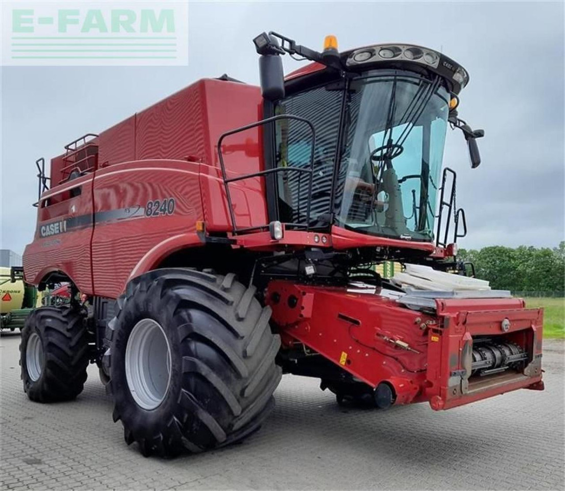 Case-IH axial flow 8240 med 30 fods vario skærebord - Mietitrebbia: foto 3 Case-IH axial flow 8240 med 30 fods vario skærebord - Mietitrebbia: foto 3