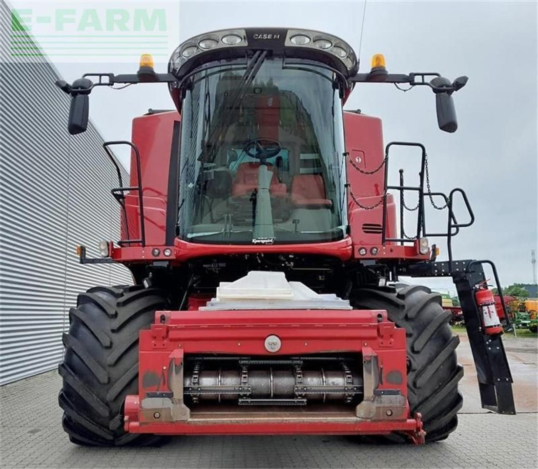 Case-IH axial flow 8240 med 30 fods vario skærebord - Mietitrebbia: foto 4 Case-IH axial flow 8240 med 30 fods vario skærebord - Mietitrebbia: foto 4