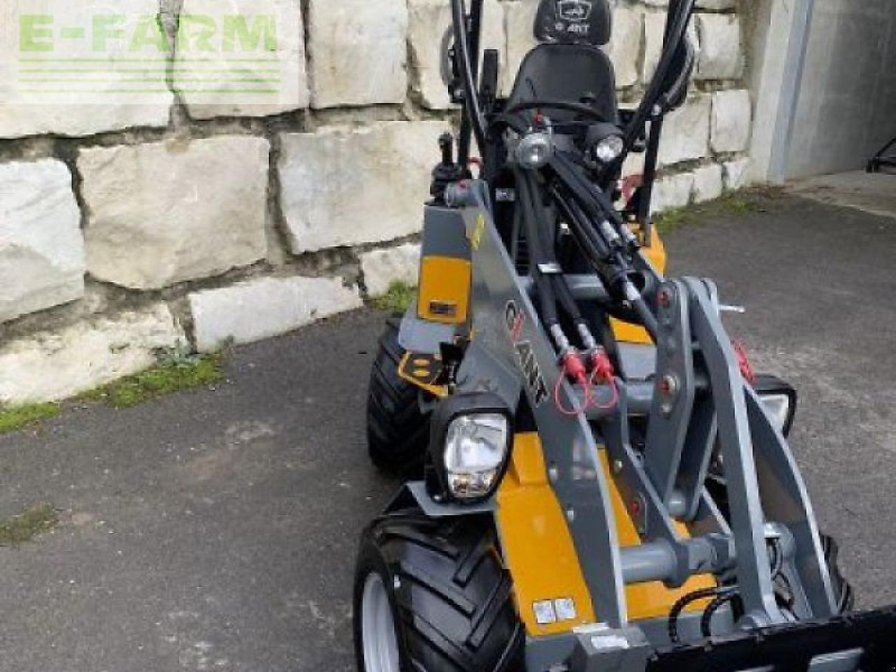 Giant g1200 hd - Miniescavatore: foto 3 Giant g1200 hd - Miniescavatore: foto 3