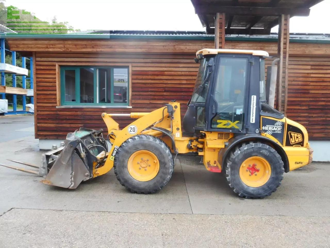 JCB 407 ( 5.400kg ) mit schaufel + gabel - Miniescavatore: foto 1 JCB 407 ( 5.400kg ) mit schaufel + gabel - Miniescavatore: foto 1