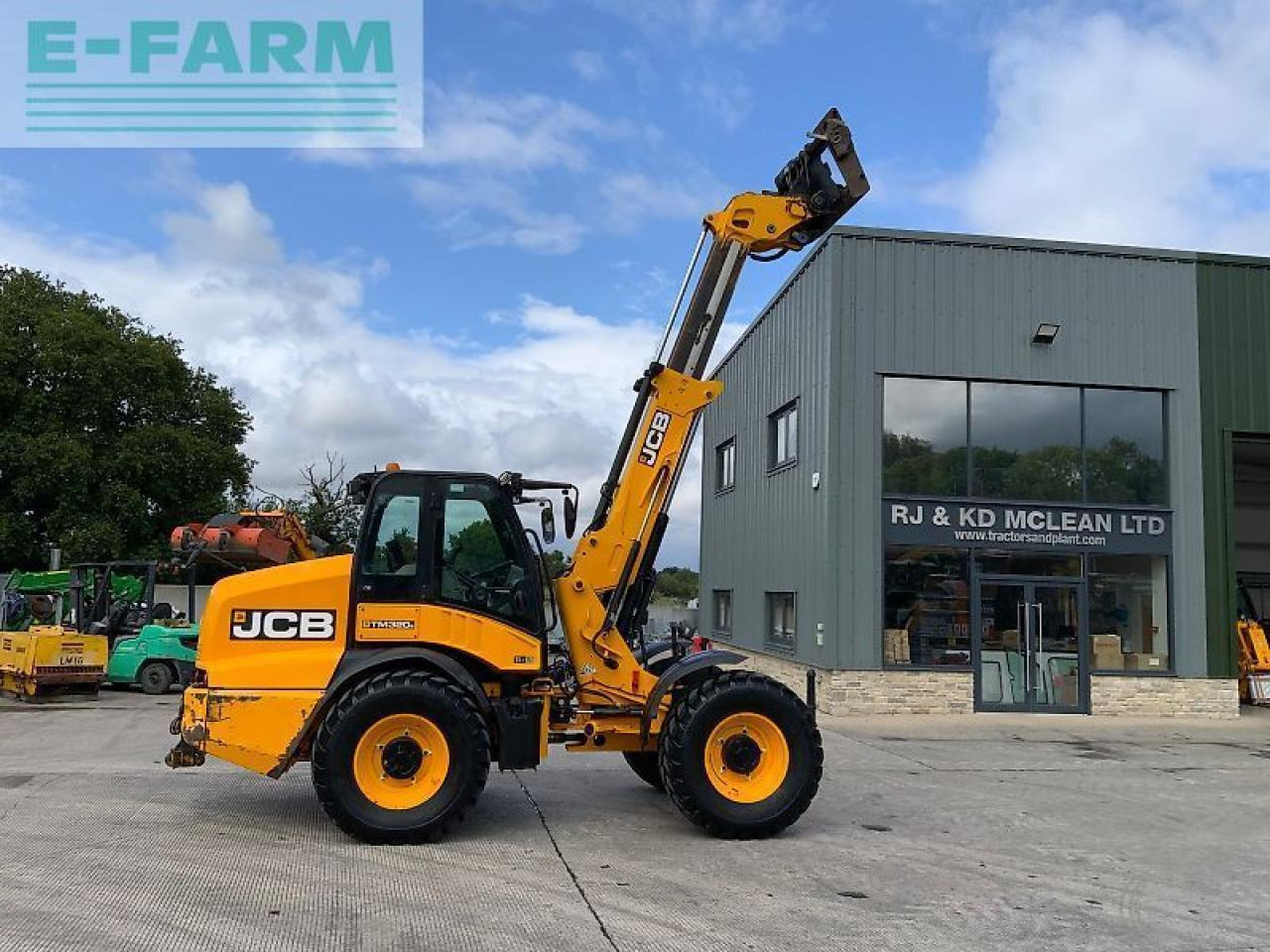 JCB tm320s pivot steer telehandler (st23560) - Pala gommata: foto 1 JCB tm320s pivot steer telehandler (st23560) - Pala gommata: foto 1