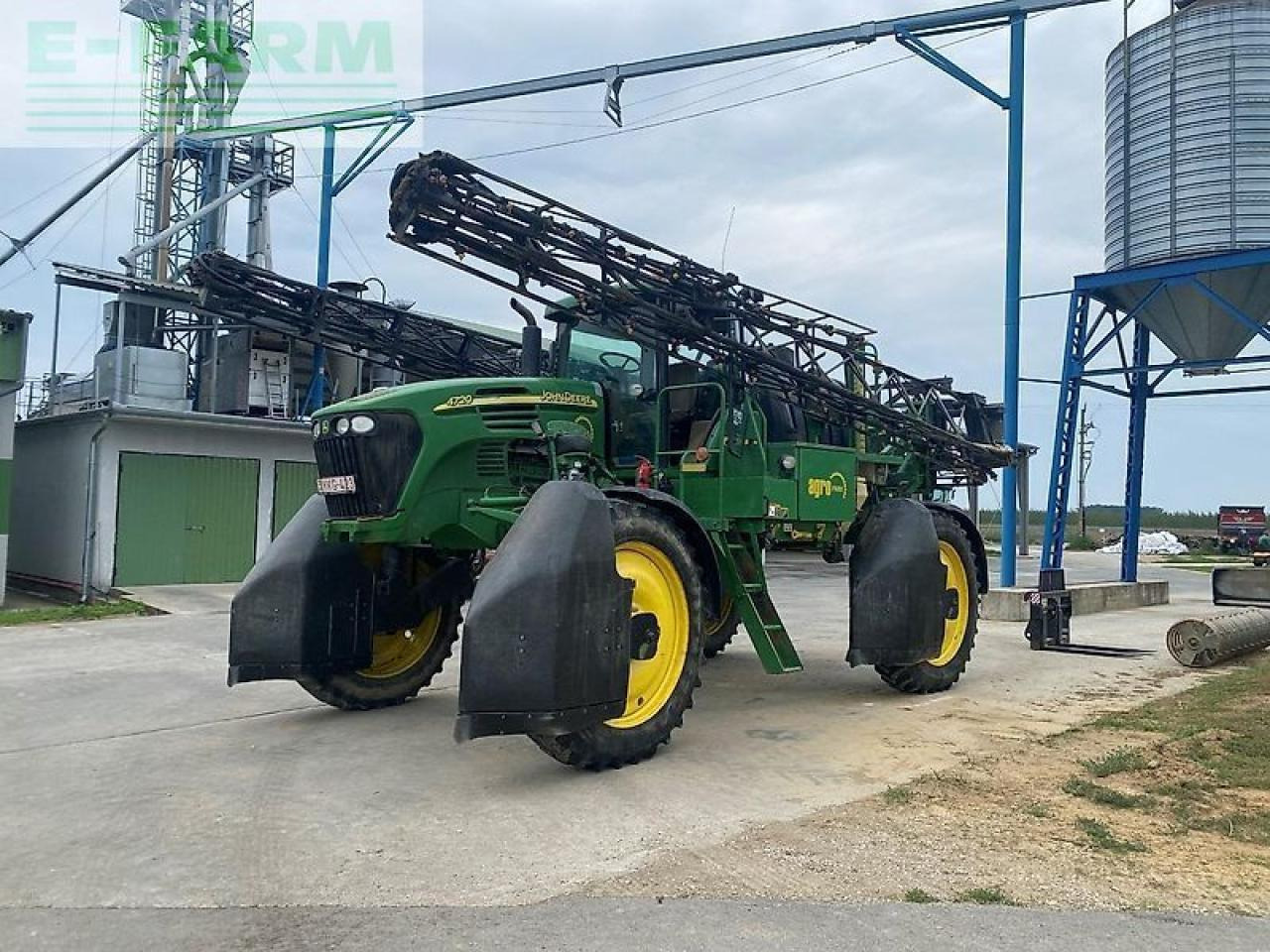 John Deere 4720 - Polverizzatore trainato: foto 1 John Deere 4720 - Polverizzatore trainato: foto 1