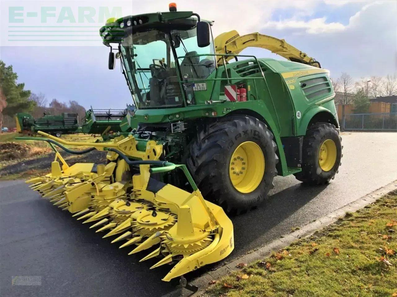 John Deere 8300i mit kemper 360plus & pu 639 - Trincia: foto 1 John Deere 8300i mit kemper 360plus & pu 639 - Trincia: foto 1