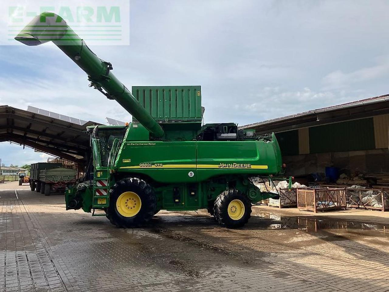 John Deere john deere 9880i sts - Mietitrebbia: foto 1 John Deere john deere 9880i sts - Mietitrebbia: foto 1