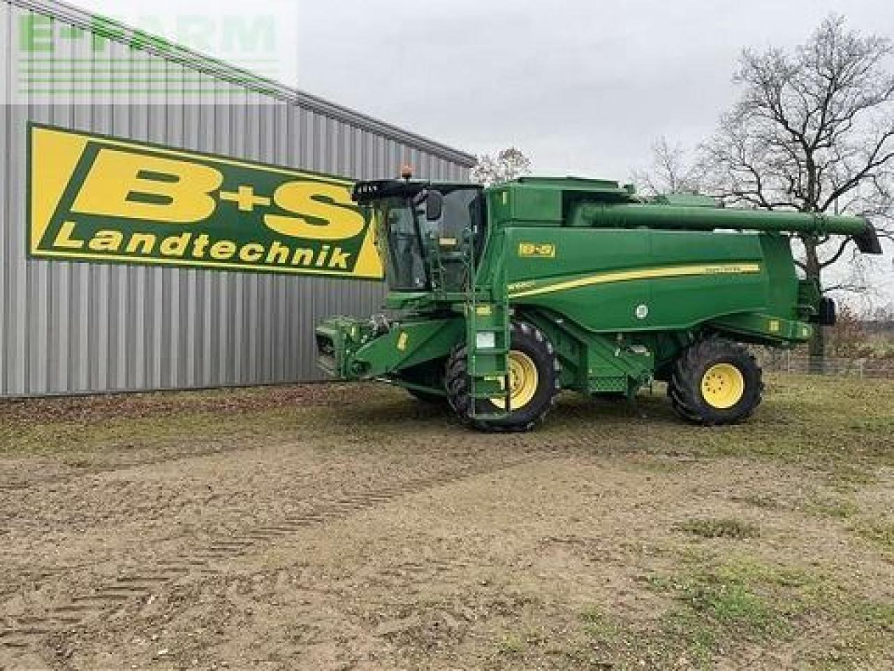 John Deere w660 - Mietitrebbia: foto 1 John Deere w660 - Mietitrebbia: foto 1