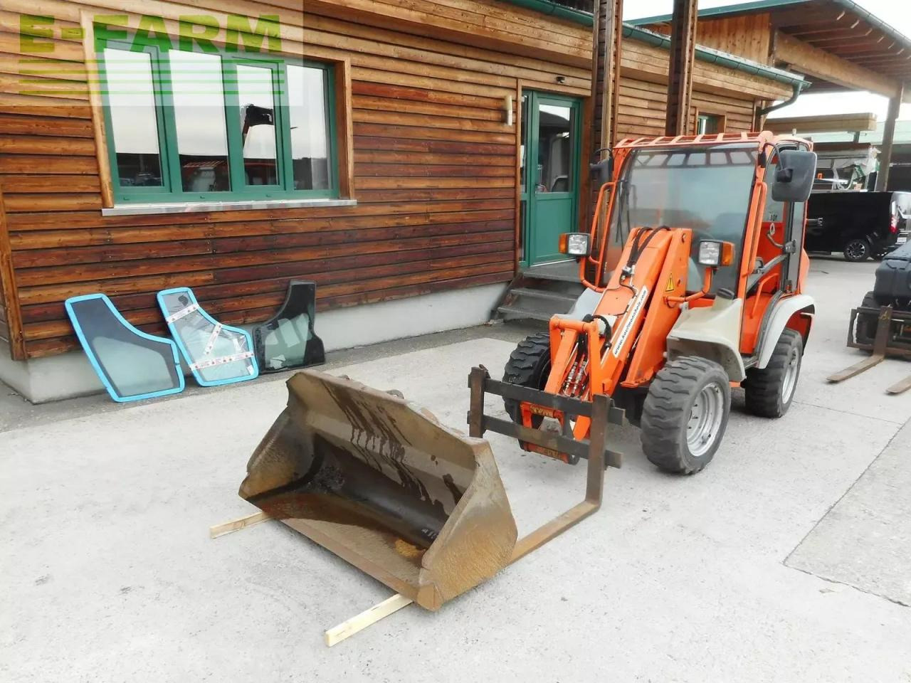 Kramer 348-01 / 5035 ( 2.250 kg ) mit schaufel und gabe - Pala gommata: foto 2 Kramer 348-01 / 5035 ( 2.250 kg ) mit schaufel und gabe - Pala gommata: foto 2