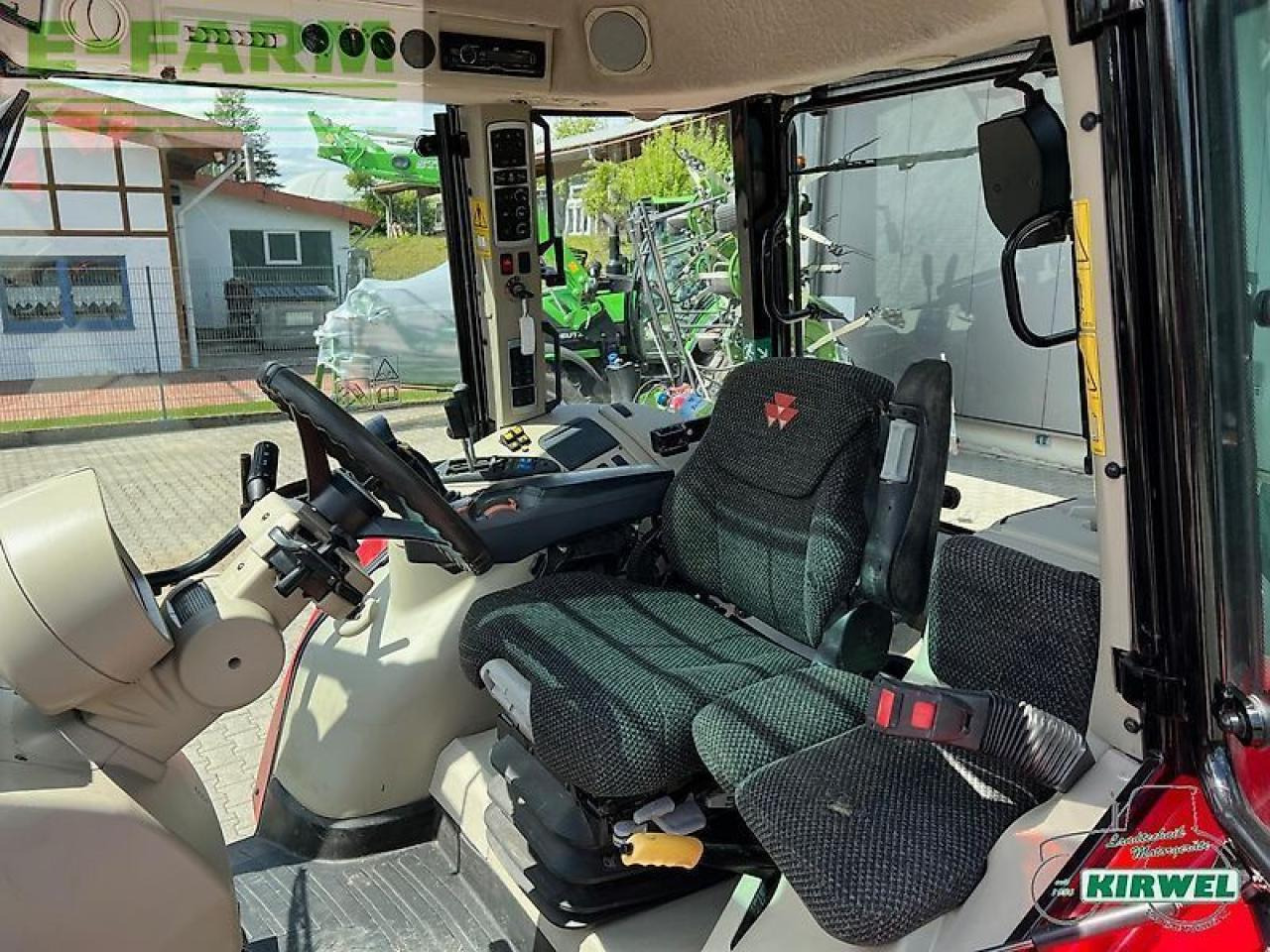 Trattore Massey Ferguson 5713 s dyna6: foto 11