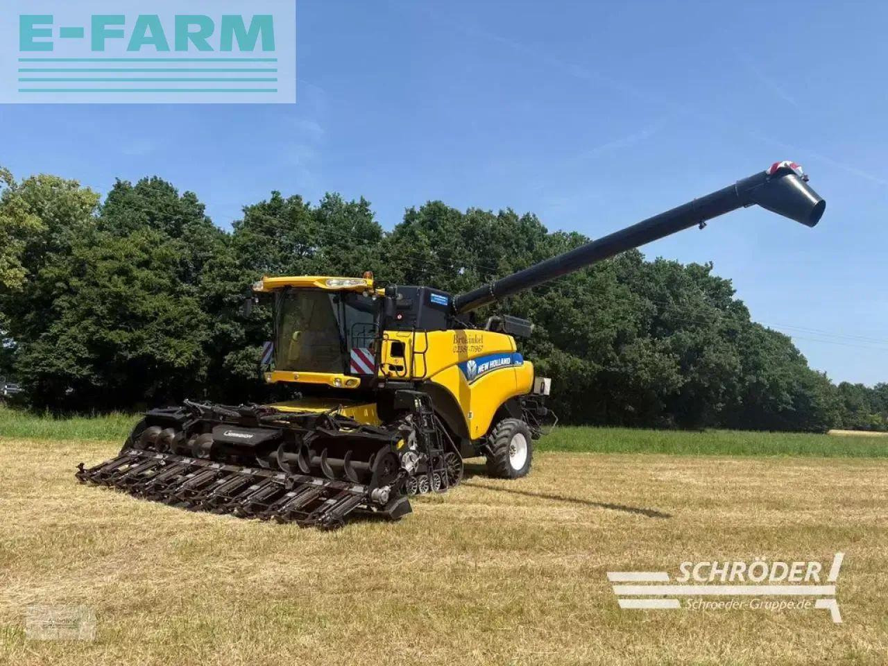 New Holland cr 8080 + schneidwerk + maispflücker - Mietitrebbia: foto 1 New Holland cr 8080 + schneidwerk + maispflücker - Mietitrebbia: foto 1