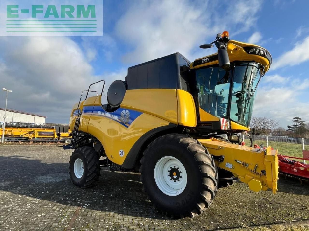 New Holland cx 6.90 schüttler + 25ft sw + sww - Mietitrebbia: foto 4 New Holland cx 6.90 schüttler + 25ft sw + sww - Mietitrebbia: foto 4