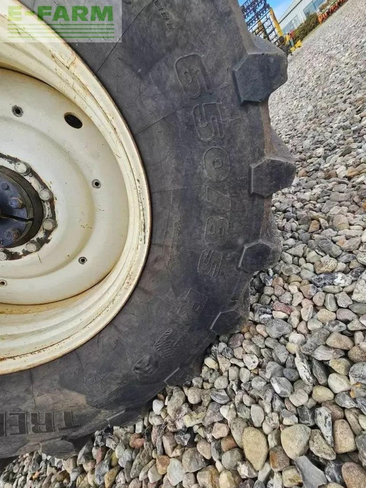 Trattore New Holland t 8.300: foto 6