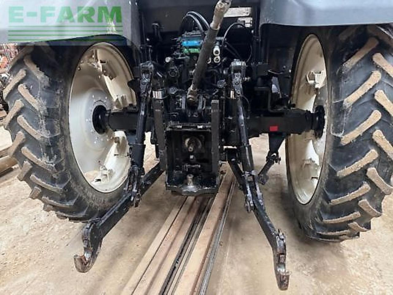 New Holland t6030 - Trattore: foto 5 New Holland t6030 - Trattore: foto 5