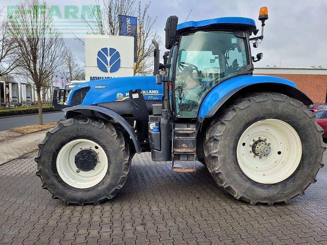 New Holland t7.220 ac - Trattore: foto 1 New Holland t7.220 ac - Trattore: foto 1