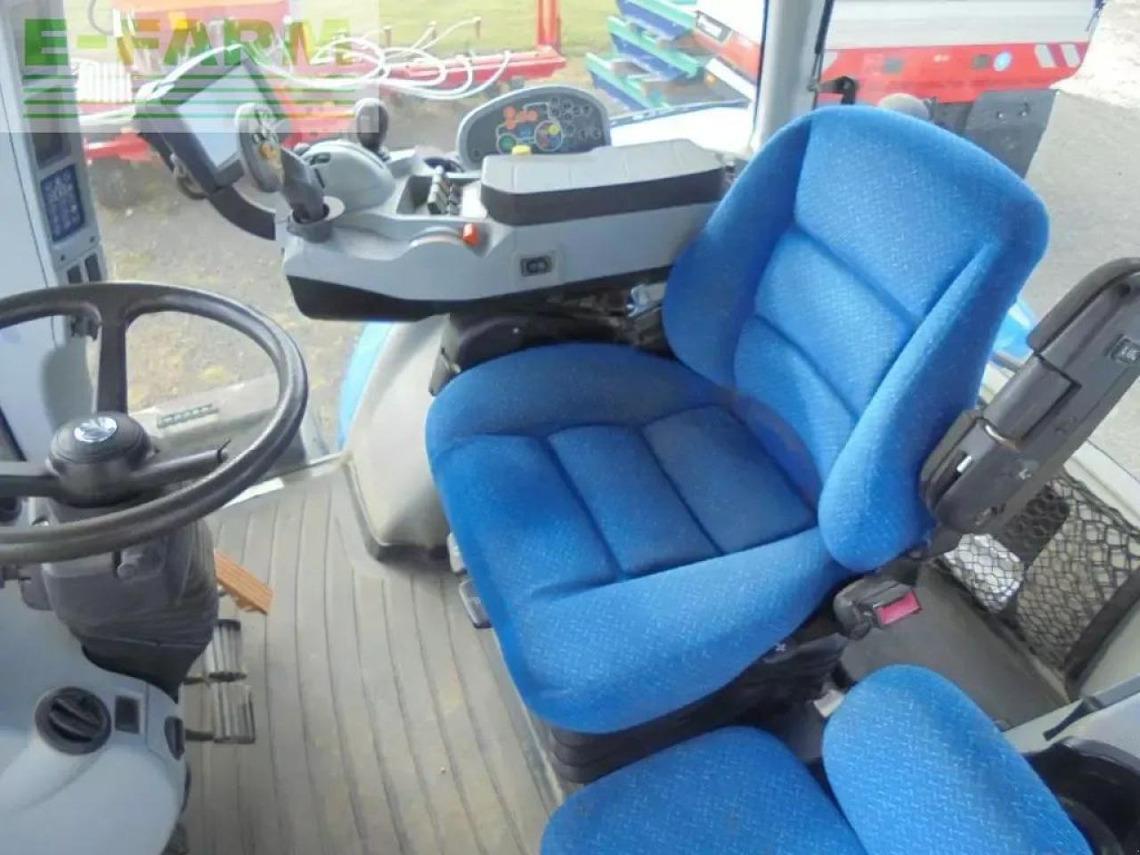 New Holland t8.330 - Trattore: foto 4 New Holland t8.330 - Trattore: foto 4