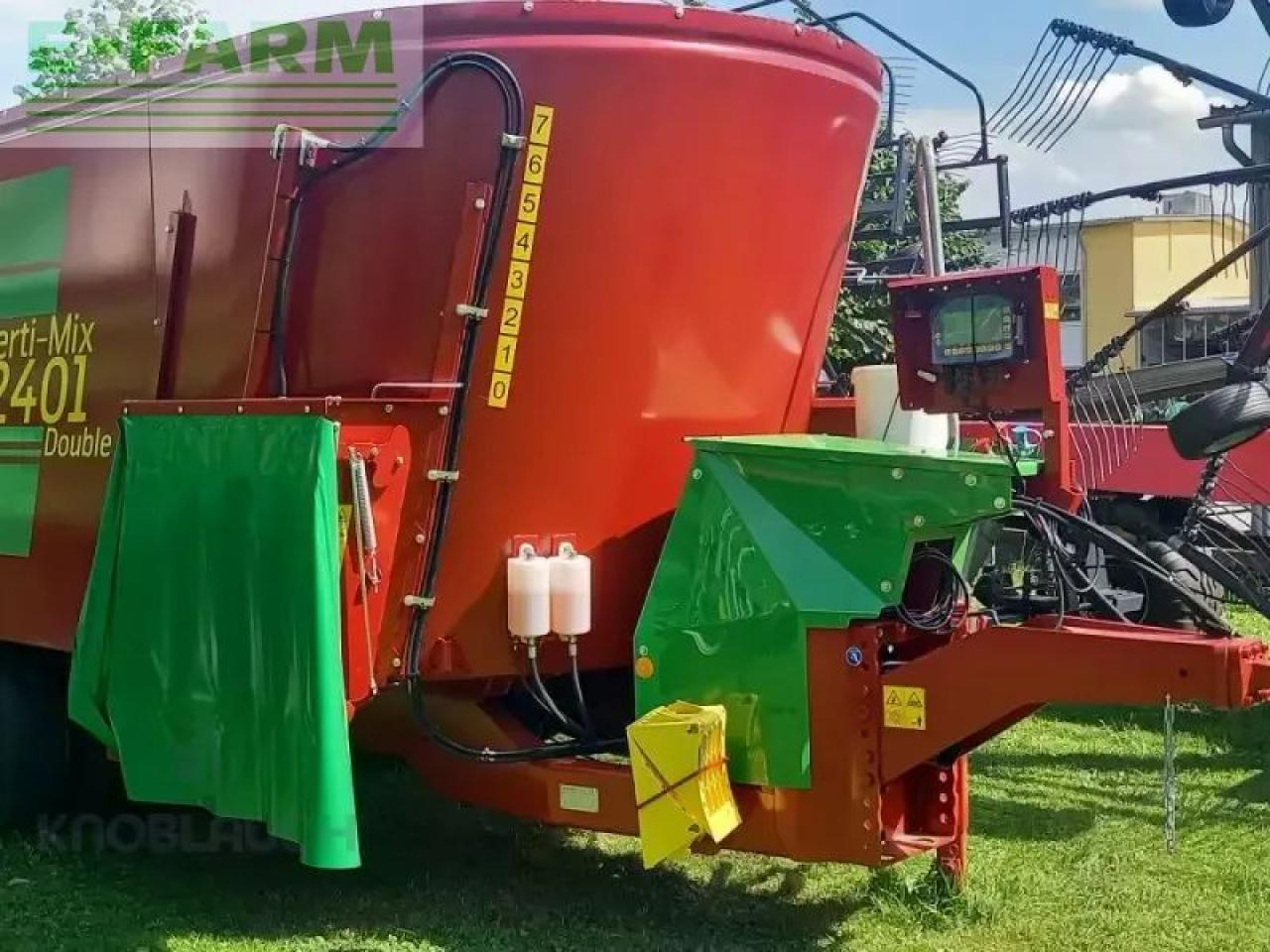 Strautmann verti-mix 2401 double - Macchina per l'allevamento: foto 1 Strautmann verti-mix 2401 double - Macchina per l'allevamento: foto 1