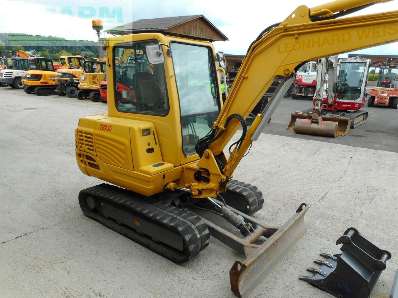 Takeuchi tb 235 ( 3.605kg ) powertilt + hydr. sw - Miniescavatore: foto 5 Takeuchi tb 235 ( 3.605kg ) powertilt + hydr. sw - Miniescavatore: foto 5
