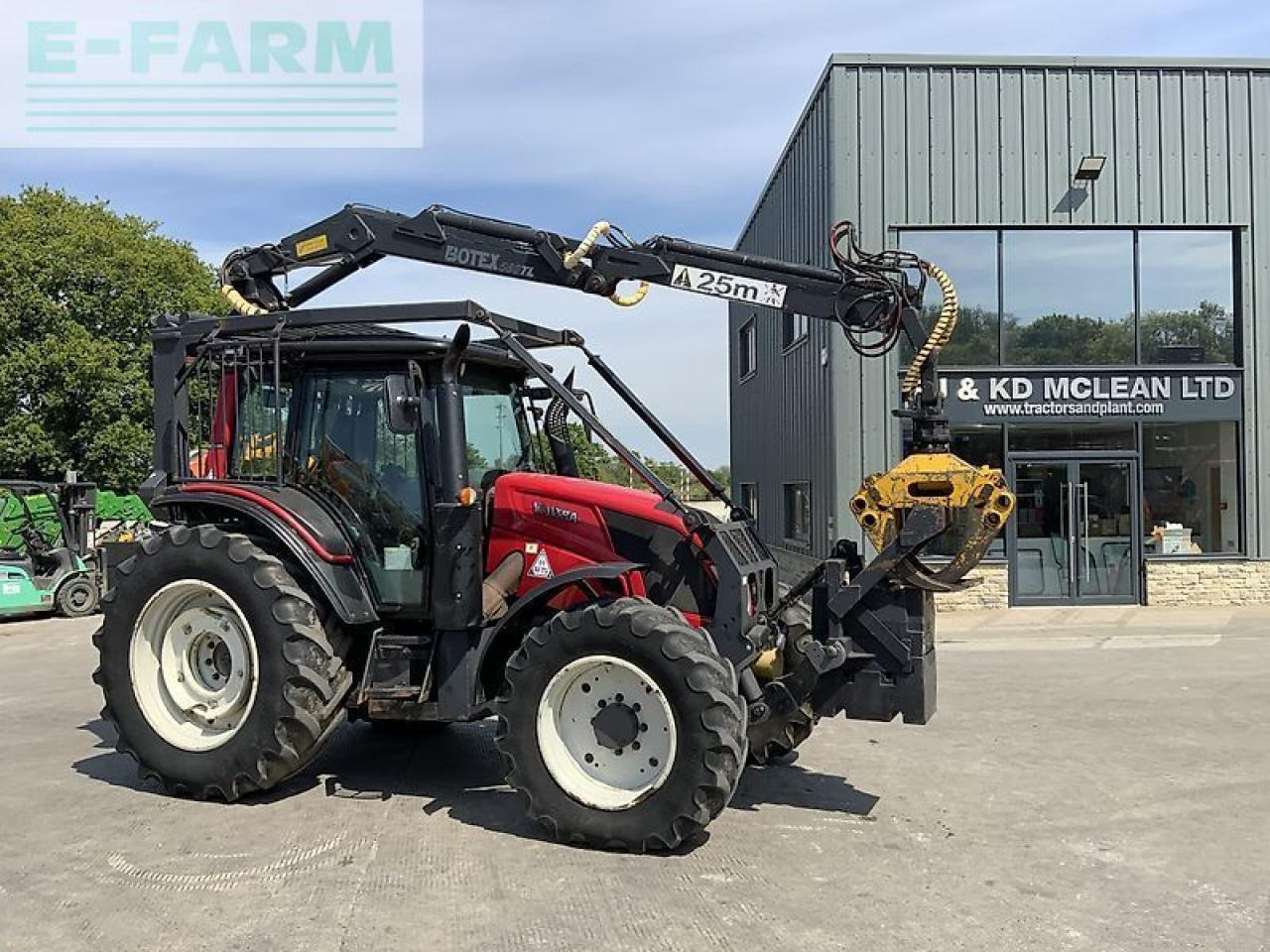 Valtra n123 hi tech tractor with roof mounted botex 560tl crane (st23285) - Trattore: foto 3 Valtra n123 hi tech tractor with roof mounted botex 560tl crane (st23285) - Trattore: foto 3