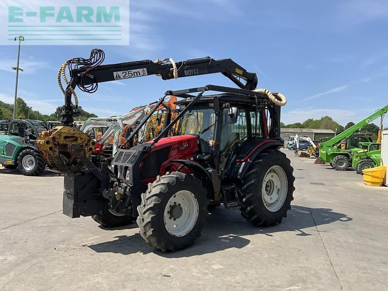 Valtra n123 hi tech tractor with roof mounted botex 560tl crane (st23285) - Trattore: foto 5 Valtra n123 hi tech tractor with roof mounted botex 560tl crane (st23285) - Trattore: foto 5
