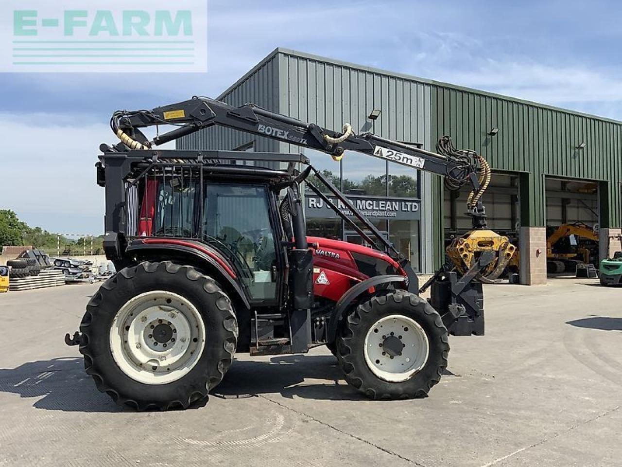 Valtra n123 hi tech tractor with roof mounted botex 560tl crane (st23285) - Trattore: foto 2 Valtra n123 hi tech tractor with roof mounted botex 560tl crane (st23285) - Trattore: foto 2