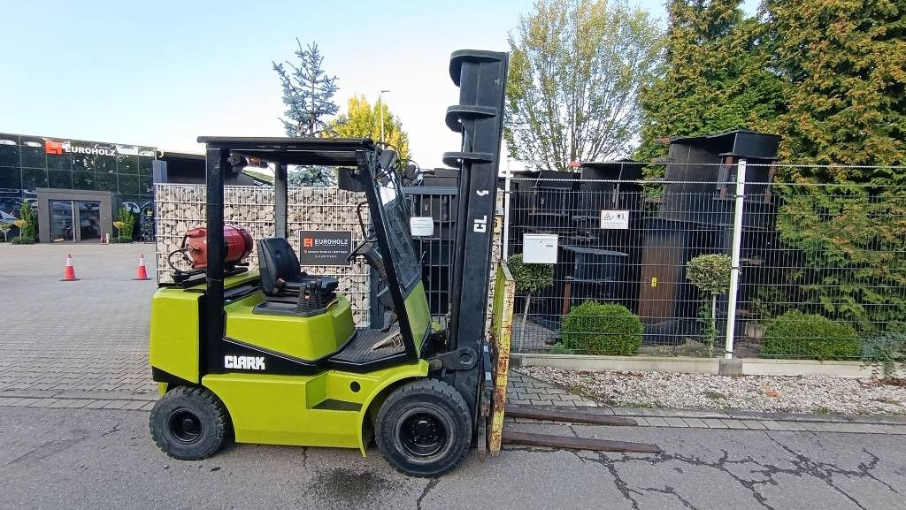 Clark CGP 25 Duplex, hydr. Seitenschieber, Hubhöhe 4,15 - Carrello elevatore a gas: foto 1 Clark CGP 25 Duplex, hydr. Seitenschieber, Hubhöhe 4,15 - Carrello elevatore a gas: foto 1